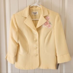 Studio 1 Petite Women's Pale Yellow Blazer w/ Pink Floral Accent, Size 4 Petite